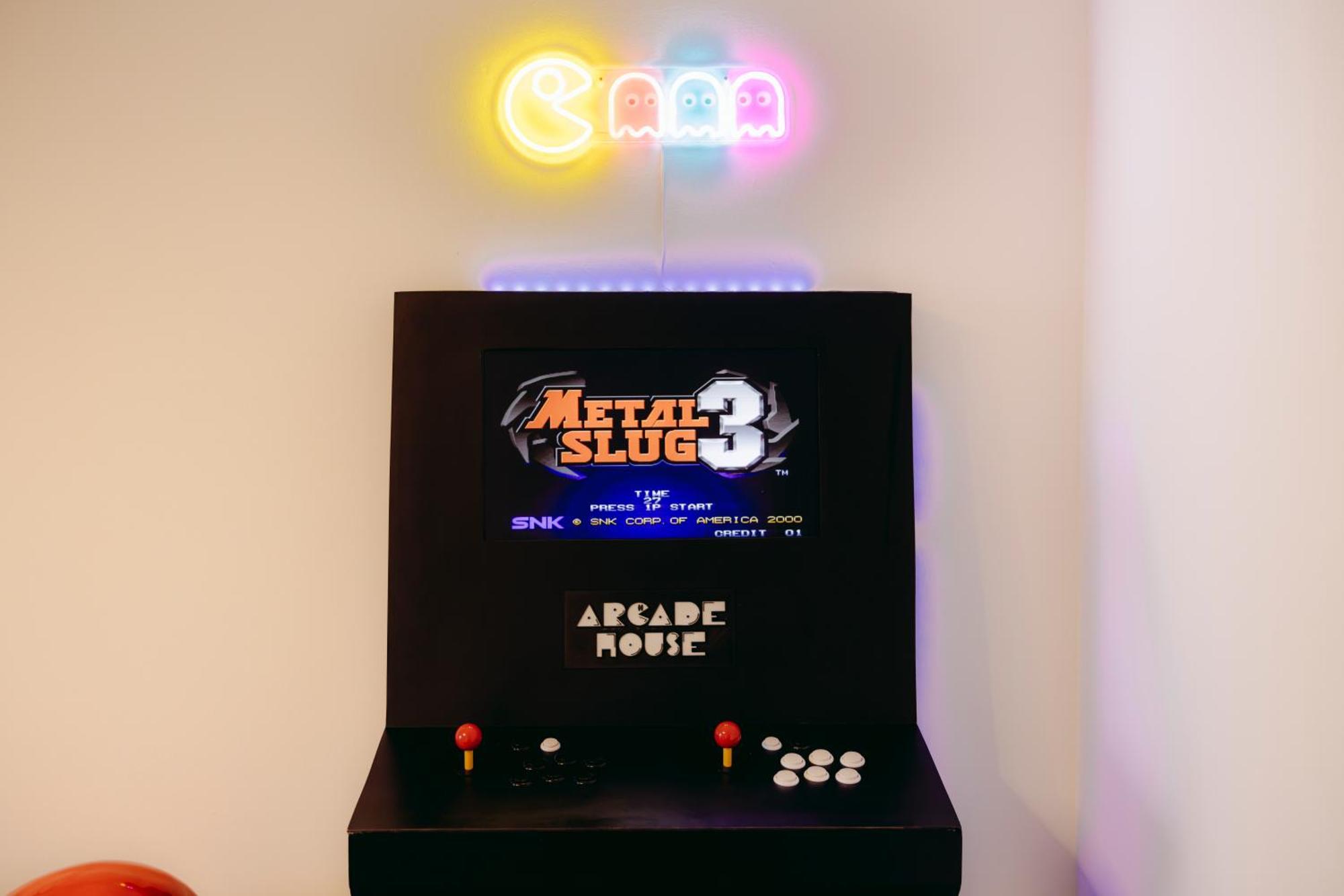 Arcade House Verona Fiera Netflix + Videogame Exteriör bild